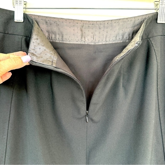 Banana Republic pencil skirt, midi length, in a stretch wool blend - Picture 9 of 14
